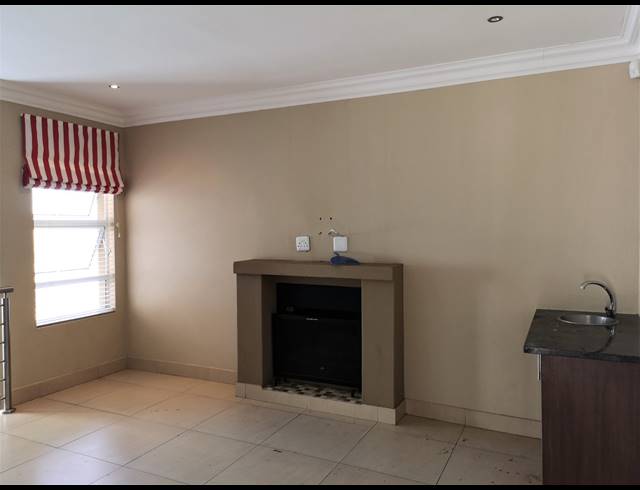 4 BEDROOM TOWNHOUSE FOR SALE IN LILYVALE S H